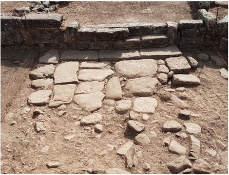 Caselle in Pittari, la rampa di accesso all'Edificio II
