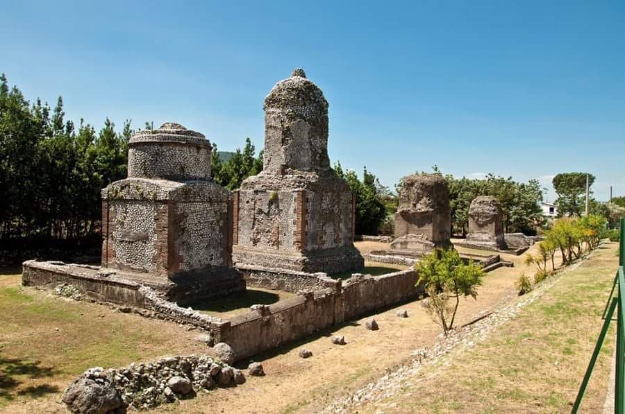 Avella - Tombe monumentali